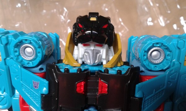 Entertainment Earth Exclusive Liokaiser   In Hand Photos Of Platinum Edition Combiner Wars Boxset  (15 of 24)